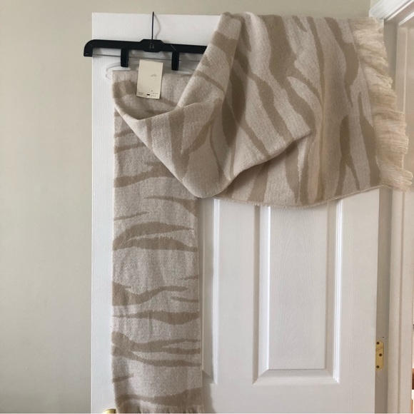 *****SOLD******Brushed Blanket Scarf/Shawl- NWT - Picture 6 of 12